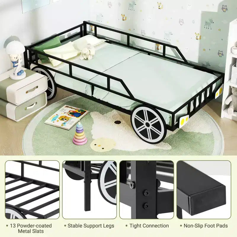 Struttura letto in metallo a forma di auto singola con ruote decorative e sponde di sicurezza