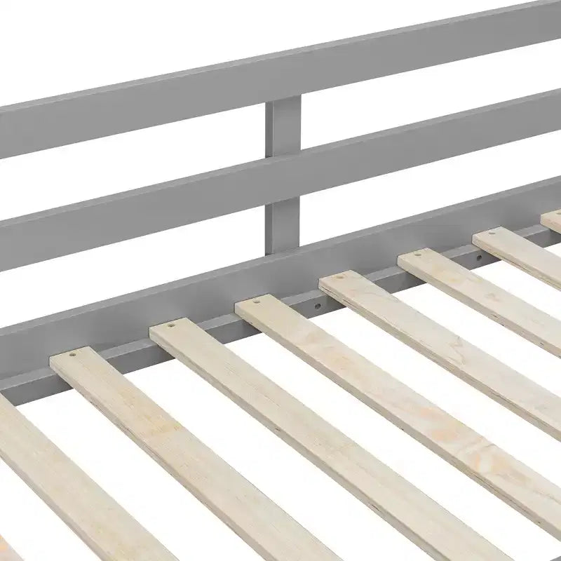 Letto a soppalco moderno con scrivania, 6 ripiani e cassetto